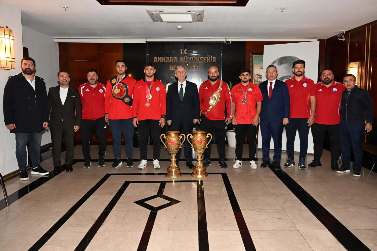 Mansur Yavaş, ASKİ Spor’un şampiyon güreşçilerini ağırladı: “Türkiye’nin yüzünü güldürüyorsunuz”